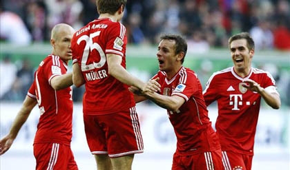 Wolfsburg 1-6 Bayern: ‘Thảm sát’ 17 phút